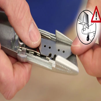 Wolfcraft standardni skalpel sa uvlačivim sečivom i magacinom za sečiva 4133000 Wolfcraft standardni skalpel sa uvlačivim sečivom i magacinom za sečiva 4133000