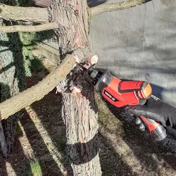 Yato akumulatorska sabljasta testera 12V 1x2Ah YT-82904 Yato akumulatorska sabljasta testera 12V 1x2Ah YT-82904